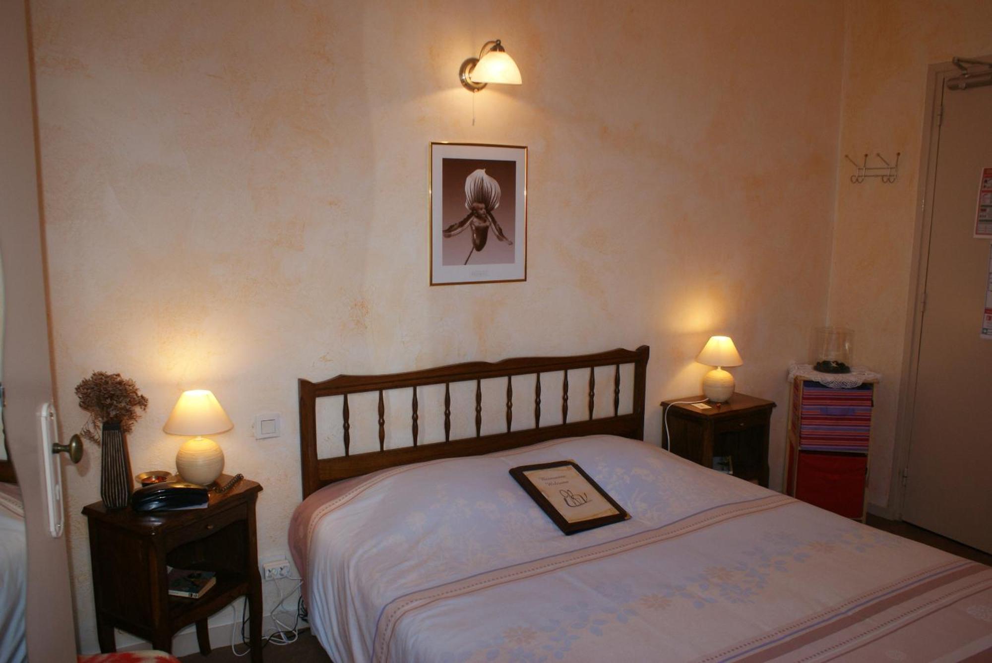 Hotel Le Dauphin Moulins-la-Marche Eksteriør bilde