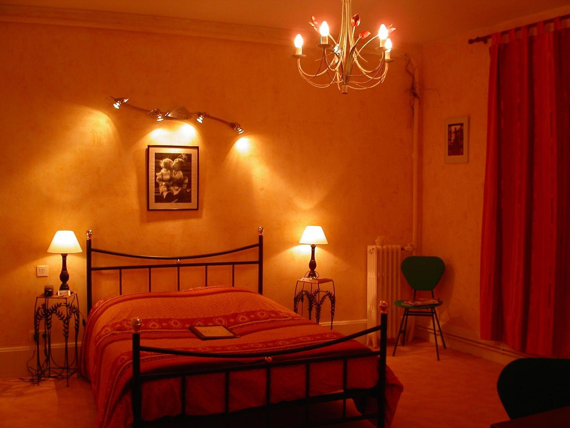 Hotel Le Dauphin Moulins-la-Marche Eksteriør bilde
