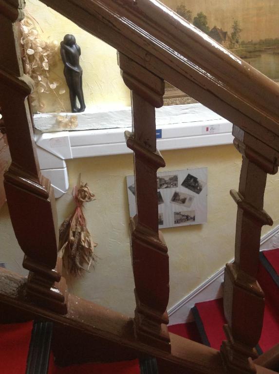 Hotel Le Dauphin Moulins-la-Marche Eksteriør bilde