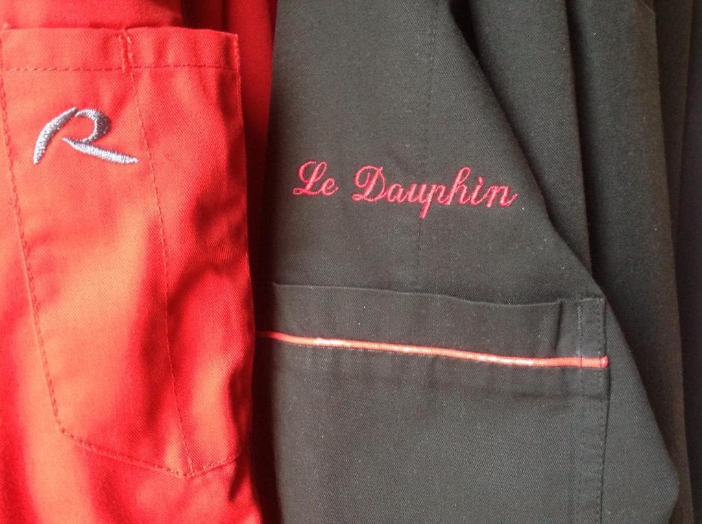 Hotel Le Dauphin Moulins-la-Marche Eksteriør bilde